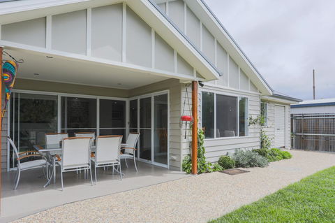 Armidale Cottage - House 2 - Sydneys Hotel 0