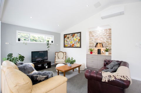 Armidale Cottage - House 2 - Sydneys Hotel 21