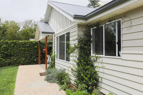 Armidale Cottage - House 2 - Sydneys Hotel 2