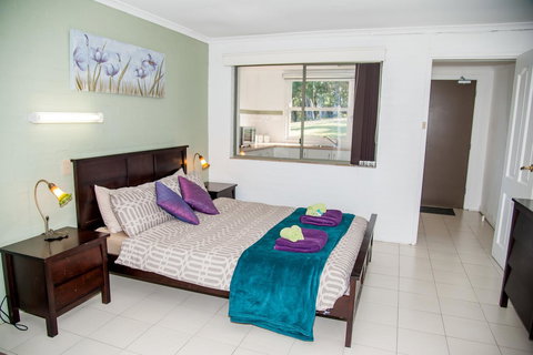 Sinclairs Country Retreat - Sydneys Hotel 18