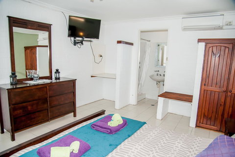 Sinclairs Country Retreat - Sydneys Hotel 21