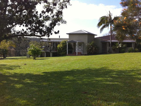 Sinclairs Country Retreat - Sydneys Hotel 1