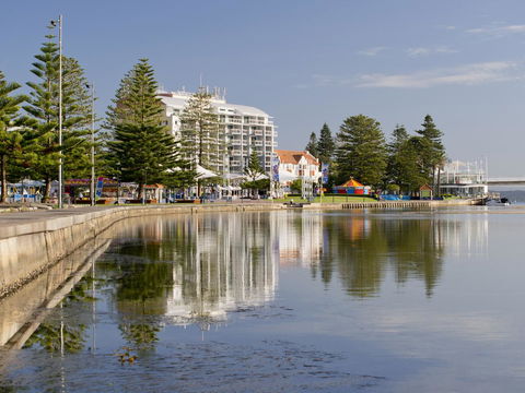 Oaks The Entrance Waterfront Suites - Sydneys Hotel 4