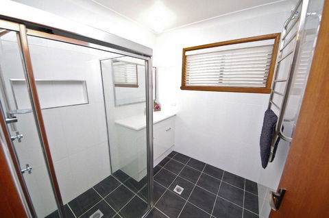 Breakaway, 11 Scott Street - Sydneys Hotel 2