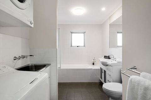 Quest Wollongong - Sydneys Hotel 8