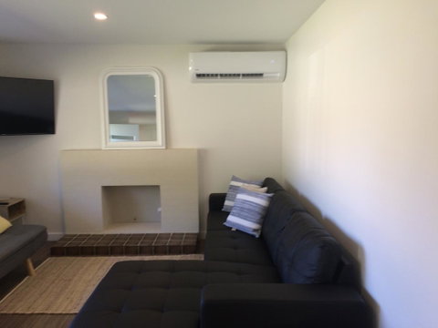 Golden Hill Cottage - Sydneys Hotel 13