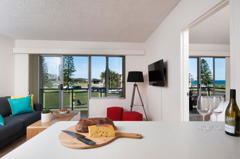 Waterview Beach Apartment - Sydneys Hotel 4