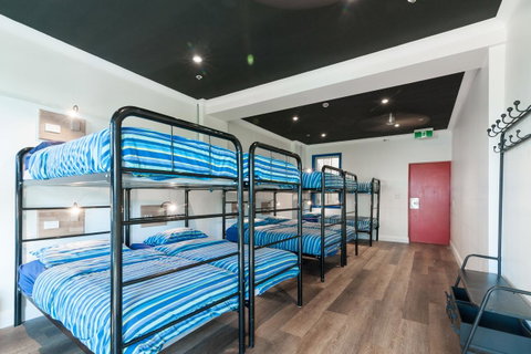 Mad Monkey Hostel Coogee Beach - Sydneys Hotel 30