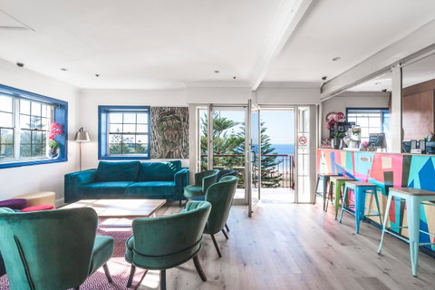 Mad Monkey Hostel Coogee Beach - Sydneys Hotel 5