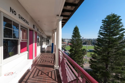 Mad Monkey Hostel Coogee Beach - Sydneys Hotel 35