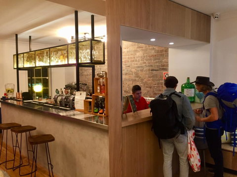 Mad Monkey Hostel Coogee Beach - Sydneys Hotel 8