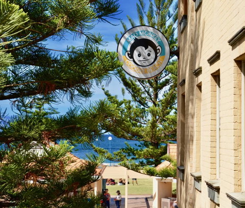 Mad Monkey Hostel Coogee Beach - Sydneys Hotel 9