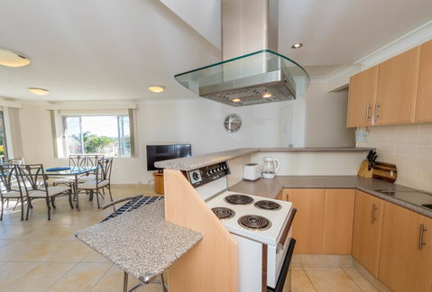 Ronald Avenue 1/65 - Shoal Bay - Sydneys Hotel 6