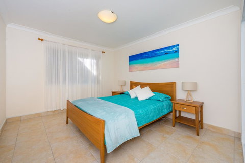 Ronald Avenue 1/65 - Shoal Bay - Sydneys Hotel 7