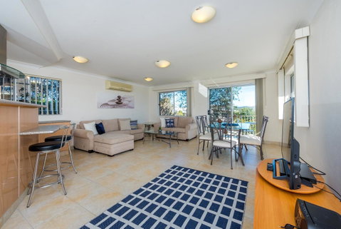 Ronald Avenue 1/65 - Shoal Bay - Sydneys Hotel 1