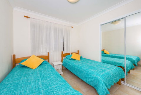 Ronald Avenue 1/65 - Shoal Bay - Sydneys Hotel 8