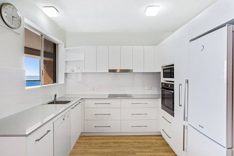 Victoria Parade, Kiah, Unit 10, 53 - Sydneys Hotel 5