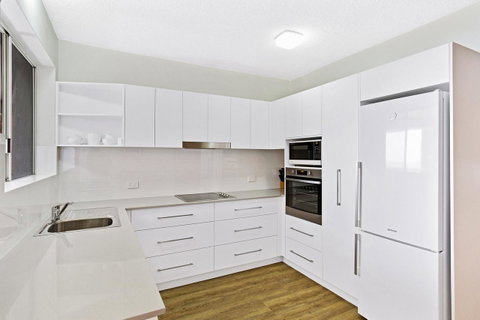 Victoria Parade, Kiah, Unit 10, 53 - Sydneys Hotel 4