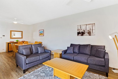 Victoria Parade, Kiah, Unit 10, 53 - Sydneys Hotel 3