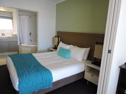 BASE Holidays - Ettalong Beach Premium Apartments - Sydneys Hotel 4