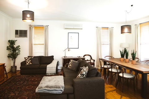 Morpeth Cottage - Sydneys Hotel 26