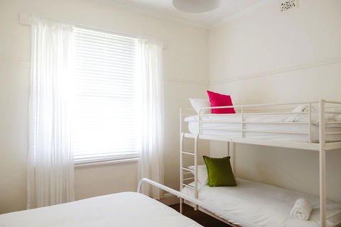 Morpeth Cottage - Sydneys Hotel 13