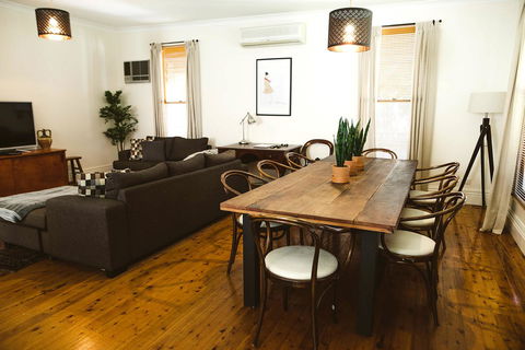 Morpeth Cottage - Sydneys Hotel 27