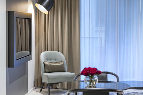 SKYE Suites Sydney - Sydneys Hotel 11