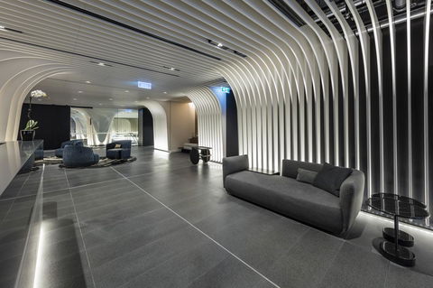 SKYE Suites Sydney - Sydneys Hotel 13