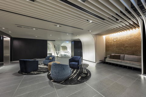 SKYE Suites Sydney - Sydneys Hotel 12