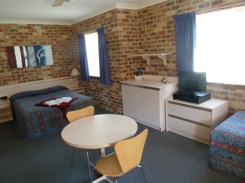 Mollymook Surfbeach Motel & Apartments - Sydneys Hotel 24