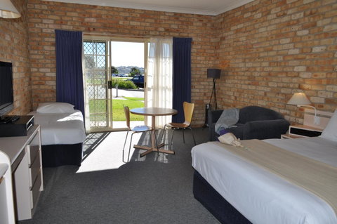 Mollymook Surfbeach Motel & Apartments - Sydneys Hotel 1