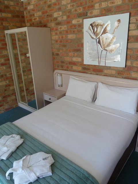 Mollymook Surfbeach Motel & Apartments - Sydneys Hotel 12