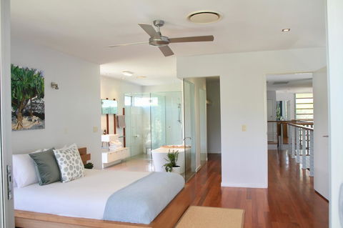 Casuarina Beachfront House - Hostie Properties - Sydneys Hotel 3