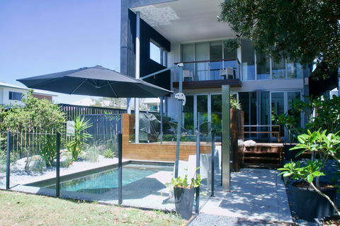Casuarina Beachfront House - Hostie Properties - Sydneys Hotel 4