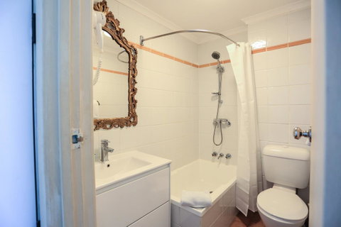 Little Coogee Hotel - Sydneys Hotel 12