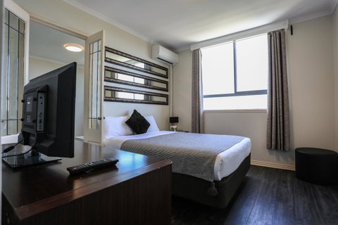 Little Coogee Hotel - Sydneys Hotel 9