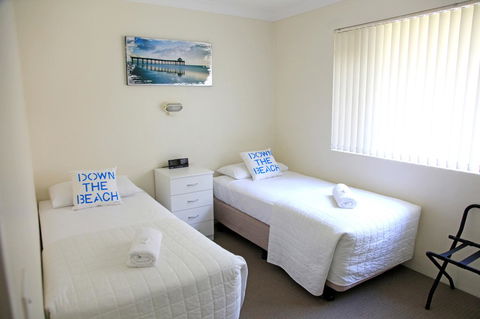 Beach House Holiday Apartments - Sydneys Hotel 24