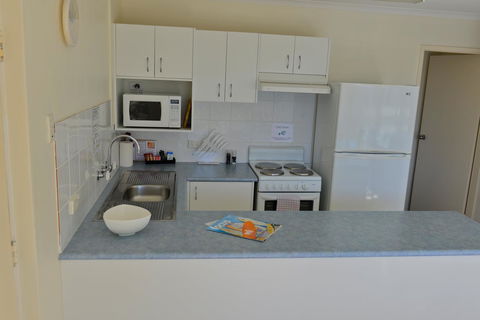 Beach House Holiday Apartments - Sydneys Hotel 6