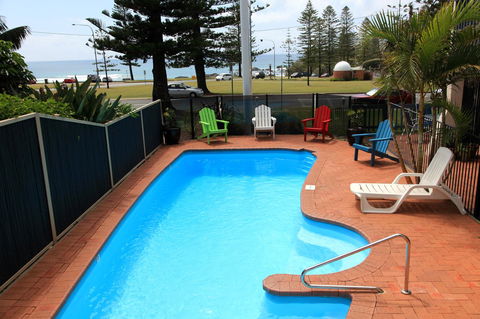 Beach House Holiday Apartments - Sydneys Hotel 2