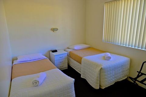 Beach House Holiday Apartments - Sydneys Hotel 9