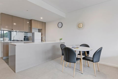 Stylish And Neat Two Bed Apartment In Wentworth Point - Sydneys Hotel 3