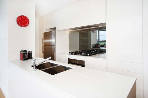 Gadigal Groove - Modern And Bright 3BR Executive Apartment In Zetland With Views - Sydneys Hotel 3