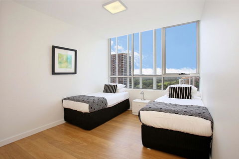 Gadigal Groove - Modern And Bright 3BR Executive Apartment In Zetland With Views - Sydneys Hotel 6