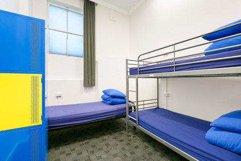 Mad Monkey Downtown - Sydneys Hotel 9