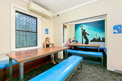 Mad Monkey Downtown - Sydneys Hotel 7
