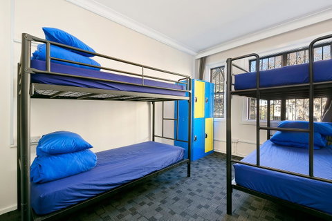 Mad Monkey Downtown - Sydneys Hotel 10