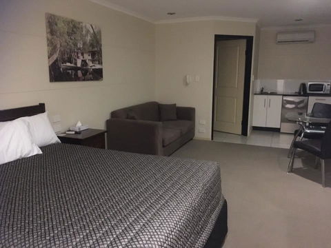 Balranald Club Motel - Sydneys Hotel 4