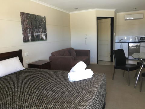 Balranald Club Motel - Sydneys Hotel 2