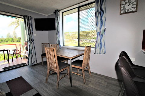 Beachfront 3, 25 Willow Street - Sydneys Hotel 3